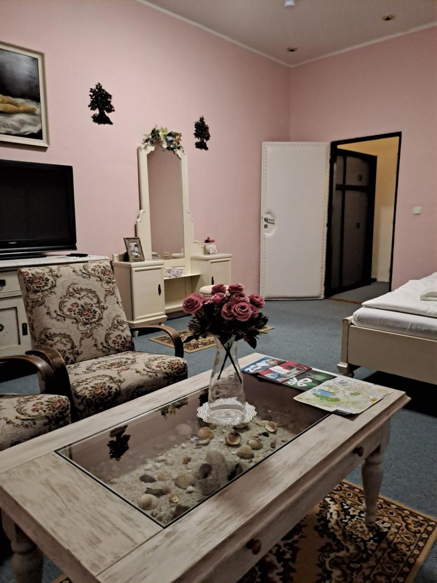 Hotel Kamenny Vrch Chomutov Rom bilde